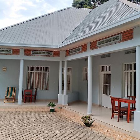Ear Ken Barham Guesthouse Rwumba Exterior photo