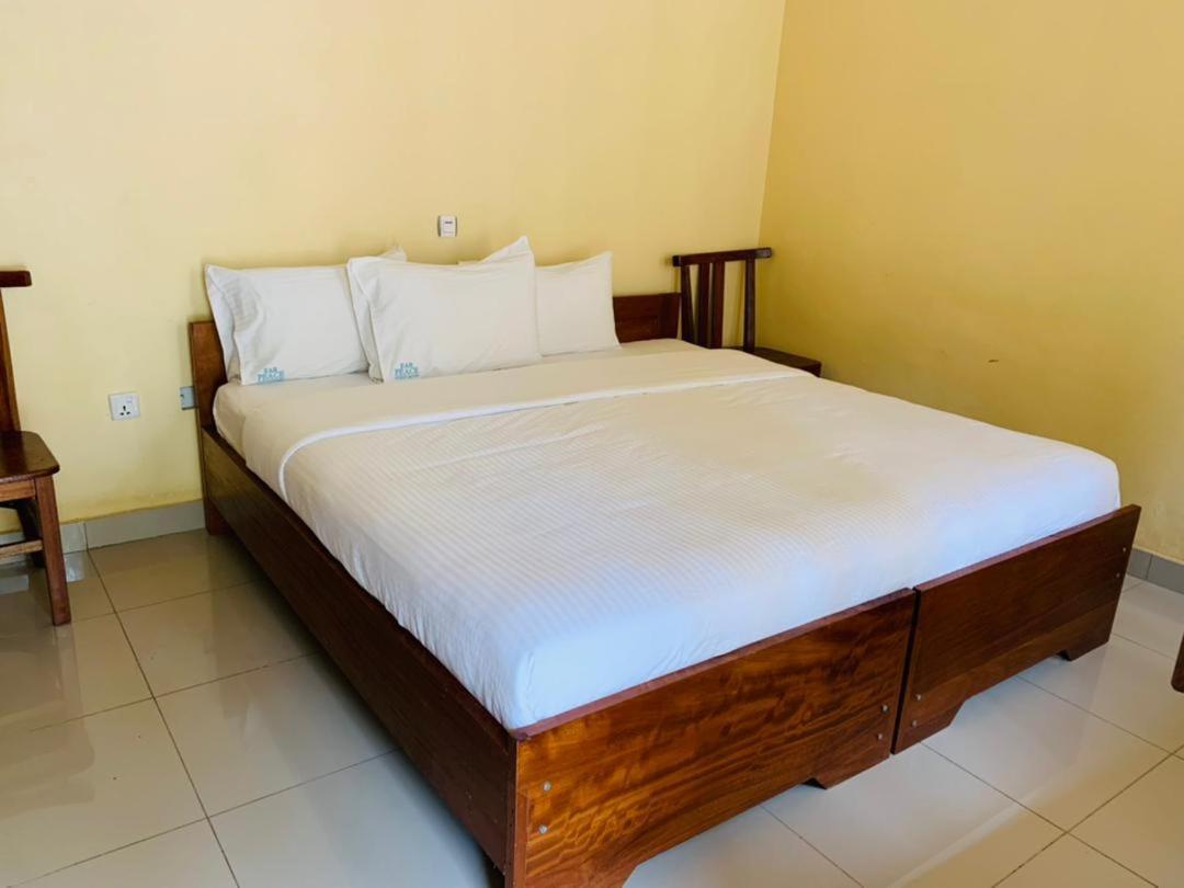 Ear Ken Barham Guesthouse Rwumba Exterior photo