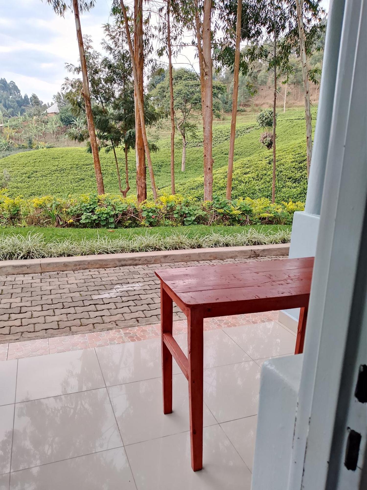 Ear Ken Barham Guesthouse Rwumba Exterior photo